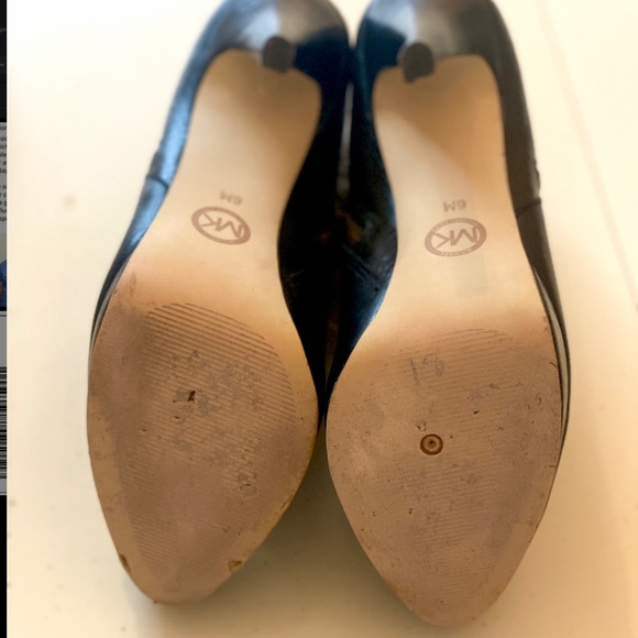 MICHAEL KORS - black heeled booties with gold zipper - Picture 6 of 6